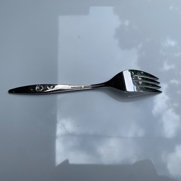 Oneida Lasting Rose Deluxe Stainless Modern Hollow Salad Fork - Picture 2 of 6